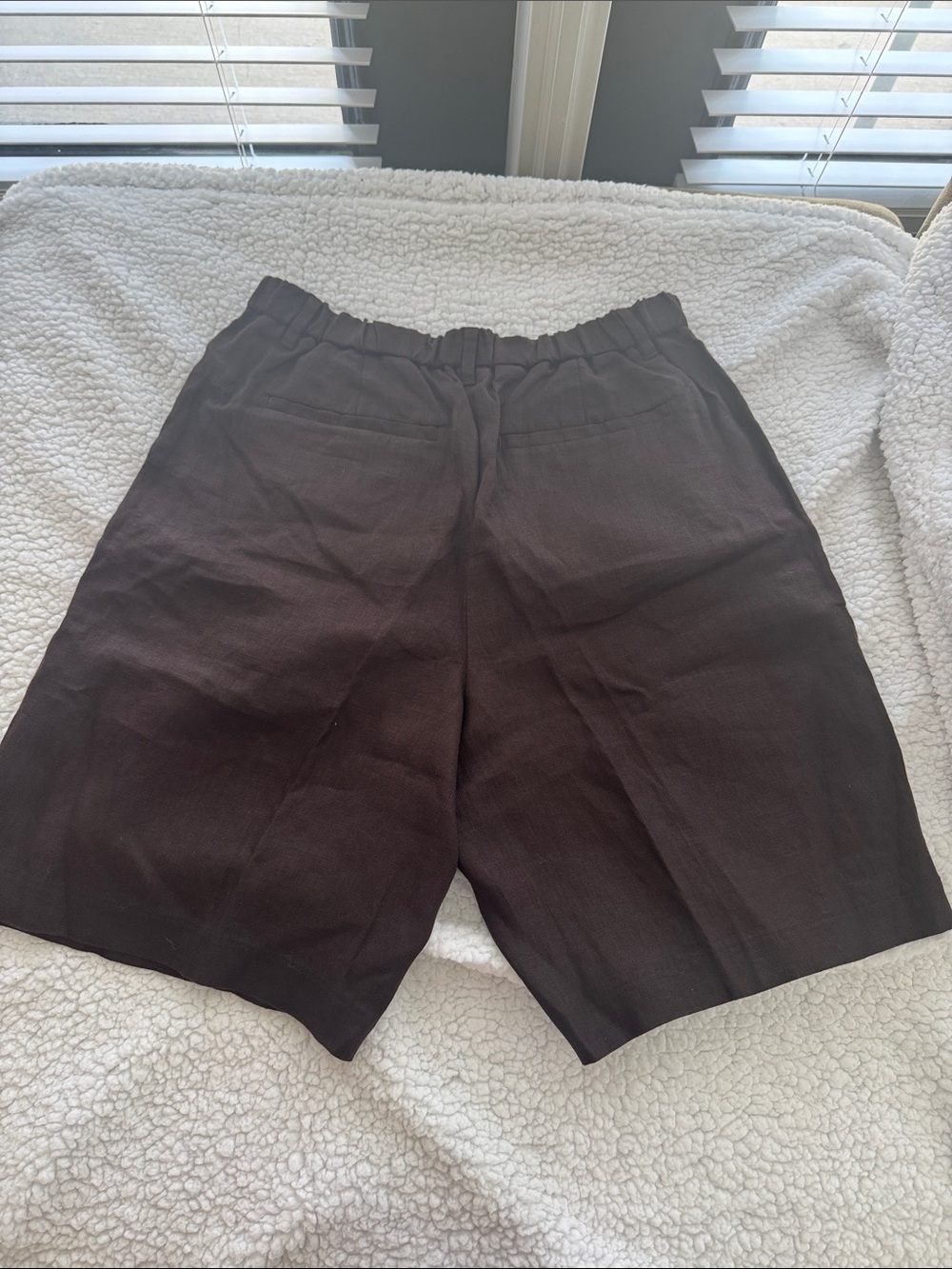 NWT Madewell Women’s Dark Brown Pleated Bermuda Trouser Shorts - Picture 3 of 5